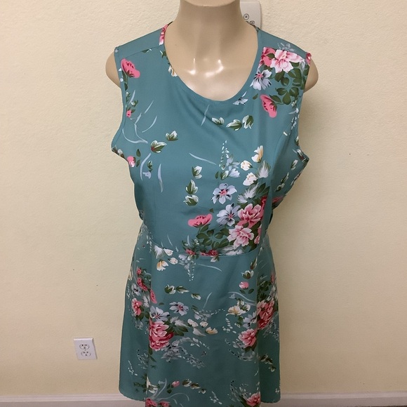 Large, Floral, Summer Dress. - Picture 5 of 6